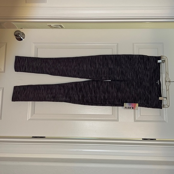 Flex’n Leggings in Heather Grey - Picture 1 of 8